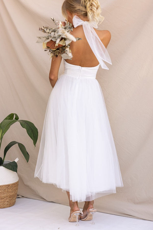 Tule Halterjurk Met Hoge Hals En Zwierige Rok – Etherisch En Elegant