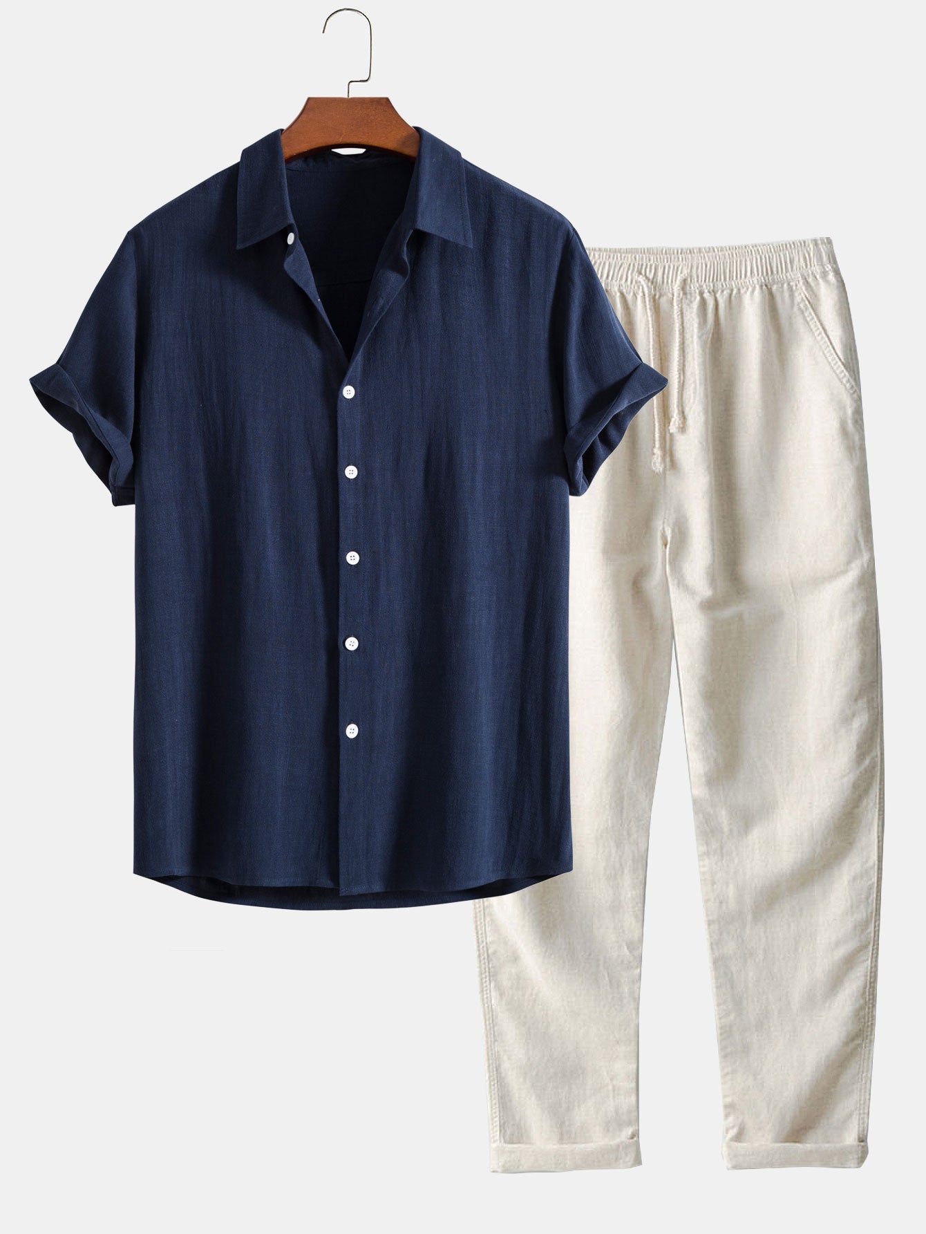 Heren zomeroutfit – luchtig overhemd met knopen & relaxte broek met opgerolde pijpen
