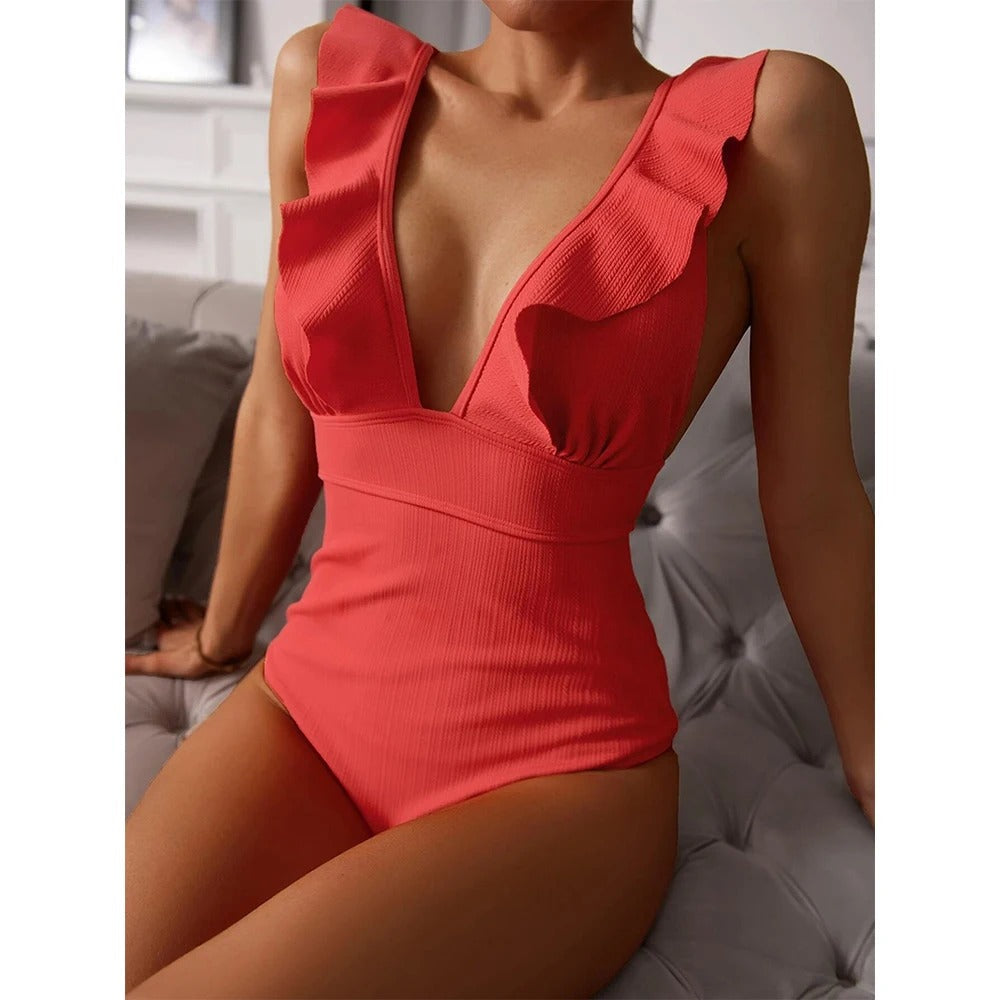 Badpak met diepe V-hals en ruches voor dames – flatterend model, stevige voering & zomerse allure