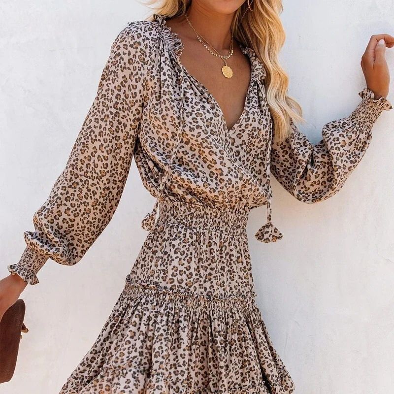 Dames Jurk Met Panterprint, Smocktaille En Volantrok – Lente, Zomer En Vroege Herfst