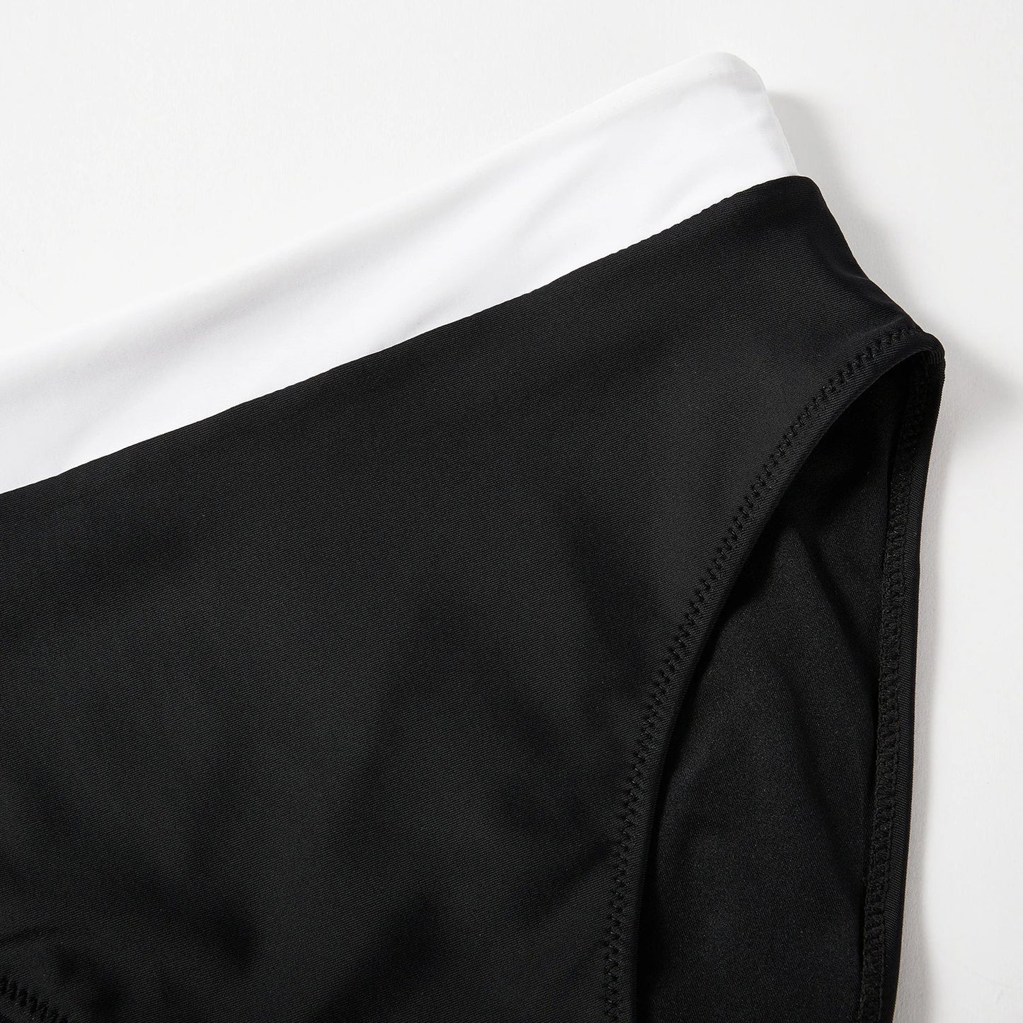 Asymmetrische bikini voor dames – hoge taille, stevige pasvorm & zomerse elegantie