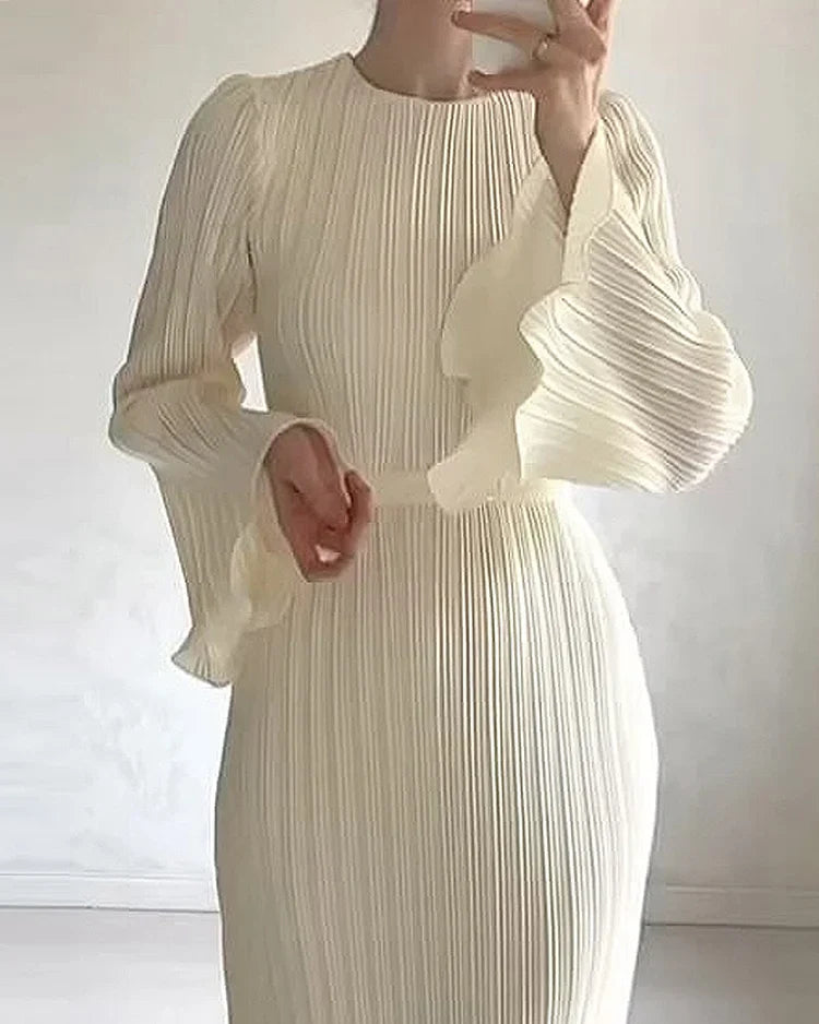 Maxi-Jurk Met Plisséstructuur En Golvende Mouwen – Puur Minimalisme Met Sierlijke Details
