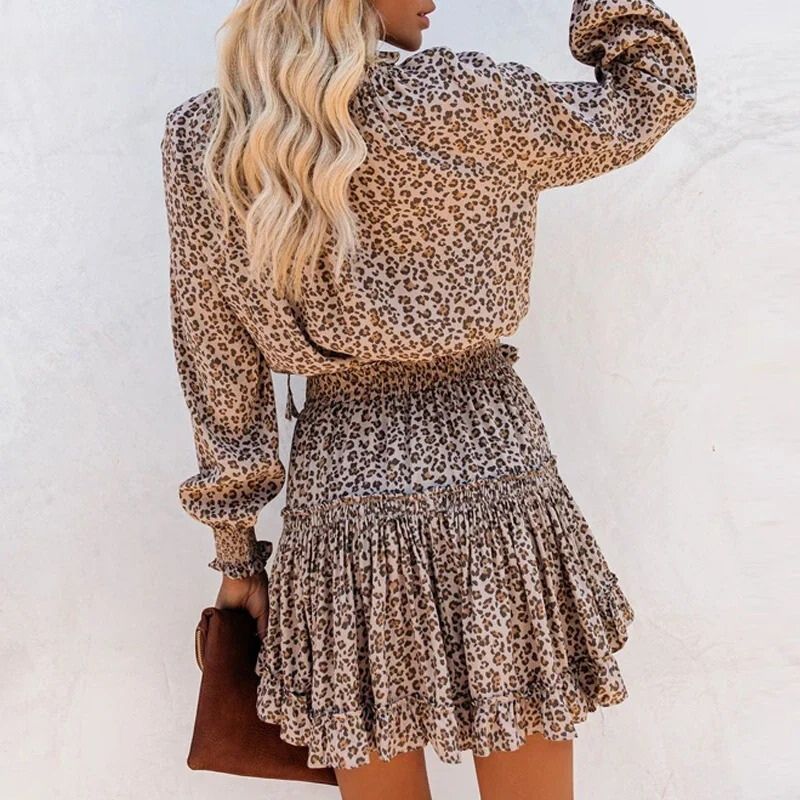 Dames Jurk Met Panterprint, Smocktaille En Volantrok – Lente, Zomer En Vroege Herfst