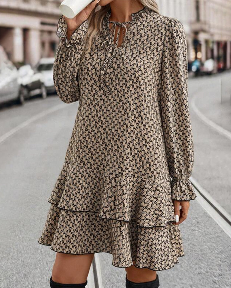 Korte Damesjurk Met All-Over Print En Rufflezomen – Casual Chic In Flowy Stijl