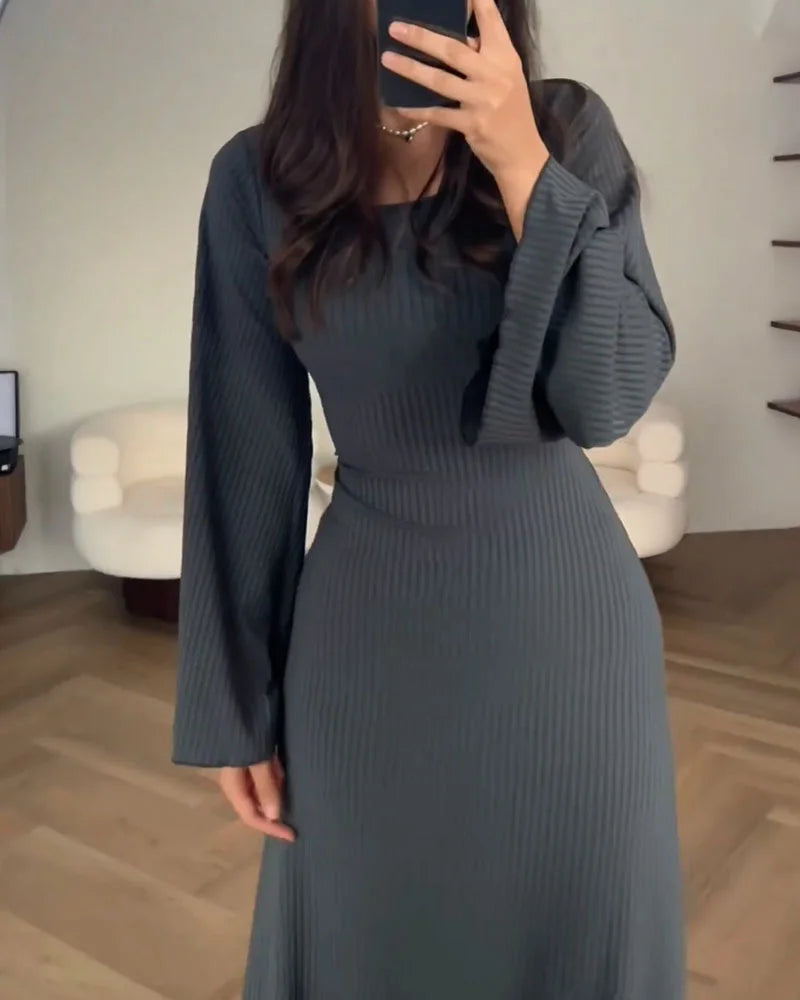 Gebreide Maxi Damesjurk Met Lange Mouwen – Elegante Ribstructuur In Aansluitende Fit