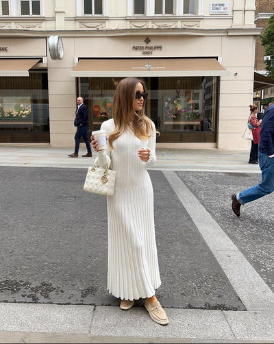 Gebreide Maxi-Jurk Met Plissérok En Lange Mouwen – Elegantie In Één Vloeiende Lijn
