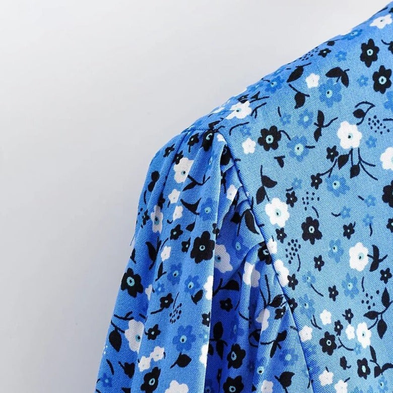 Bloemenprint Wikkeljurk Met V-Hals En Rufflezoom – Zomerse Charme In Een Speels Design