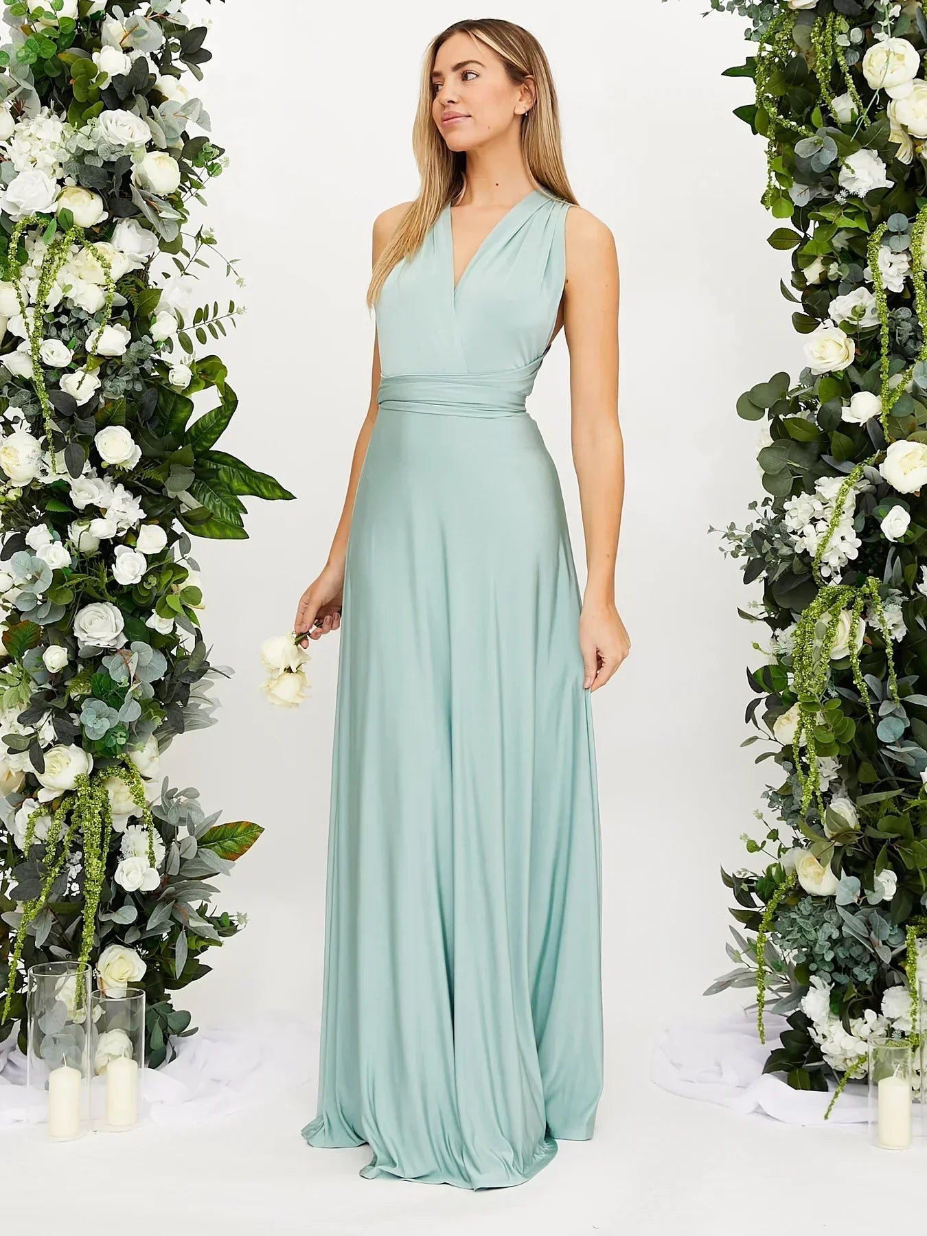 Lange Damesjurk Met Diepe V-Hals En Strikdetail – Elegante Avondjurk Met Chique Flair