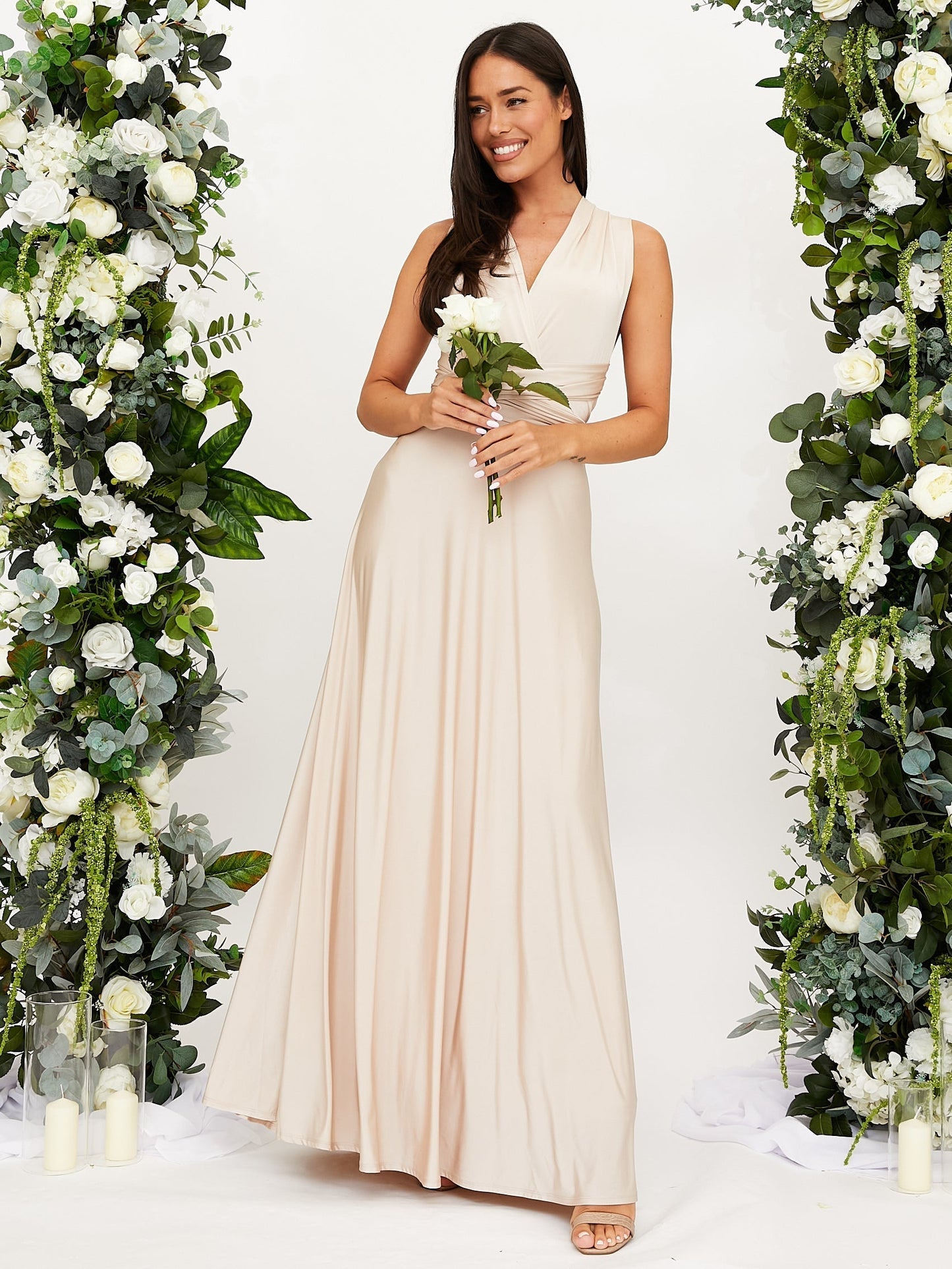 Lange Damesjurk Met Diepe V-Hals En Strikdetail – Elegante Avondjurk Met Chique Flair