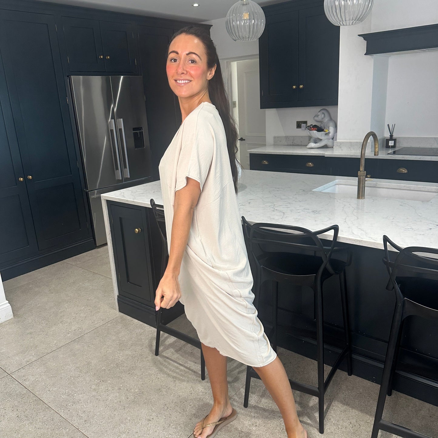 Dames Losvallende Midi-Jurk Met V-Hals En Korte Mouwen – Lente, Zomer En Casual Momenten