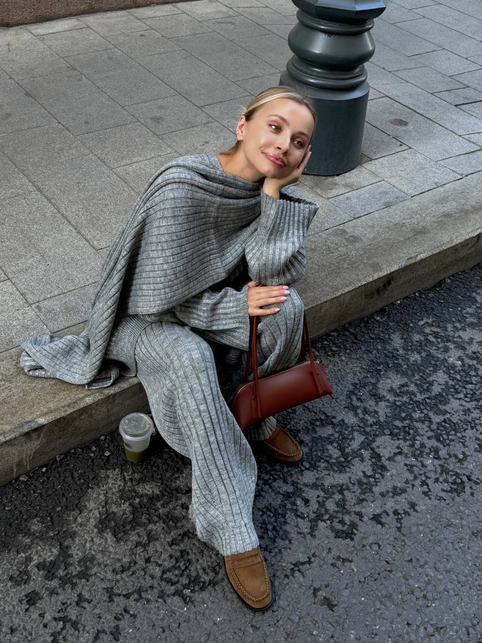 Gebreide Lounge Set Voor Dames – Zachte Ribstructuur, Flared Broek & Inclusief Sjaal – Herfst En Winter