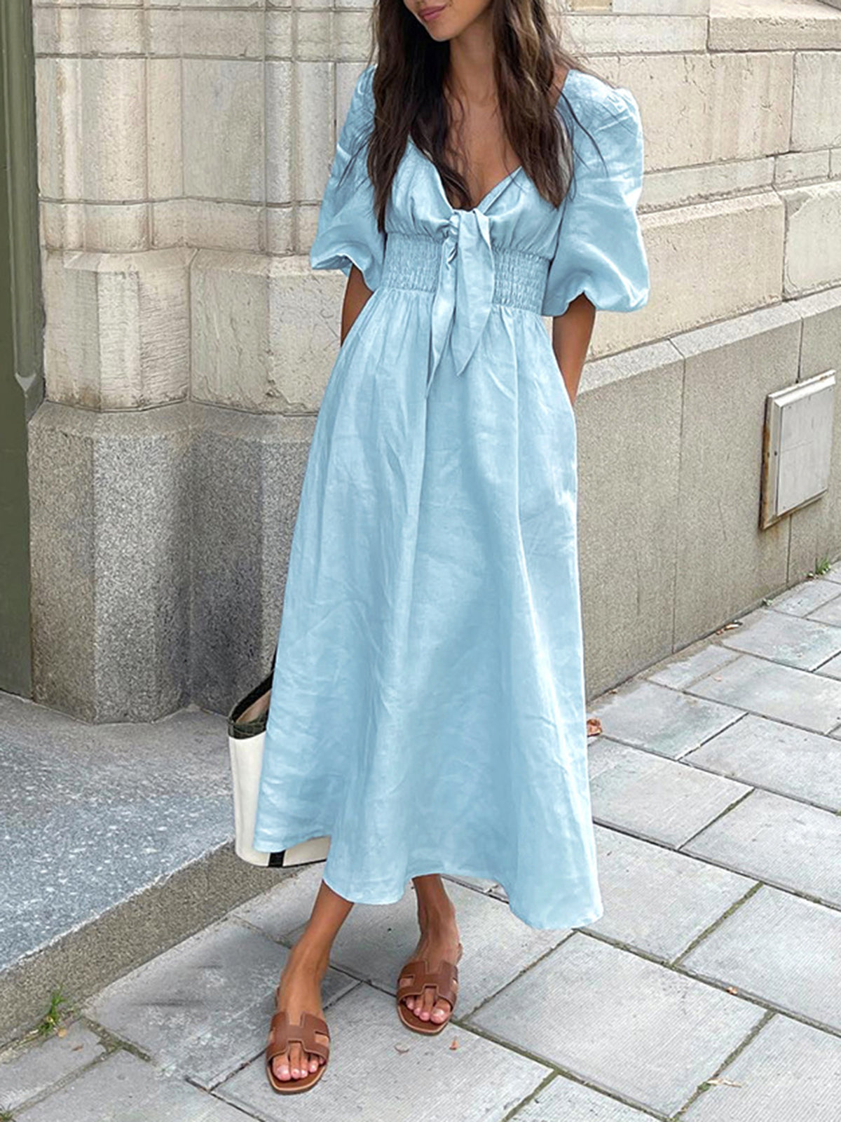 Zomerse Midi Jurk Voor Dames – Van Linnen En Katoen, Elegante Strikdetails & Perfect Voor Fijne Zomerdagen En Avondjes Uit.
