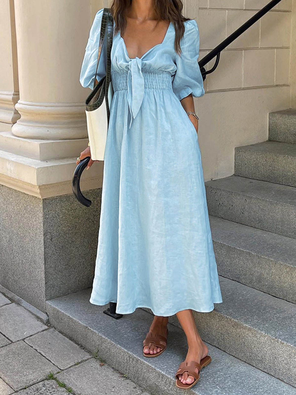 Zomerse Midi Jurk Voor Dames – Van Linnen En Katoen, Elegante Strikdetails & Perfect Voor Fijne Zomerdagen En Avondjes Uit.