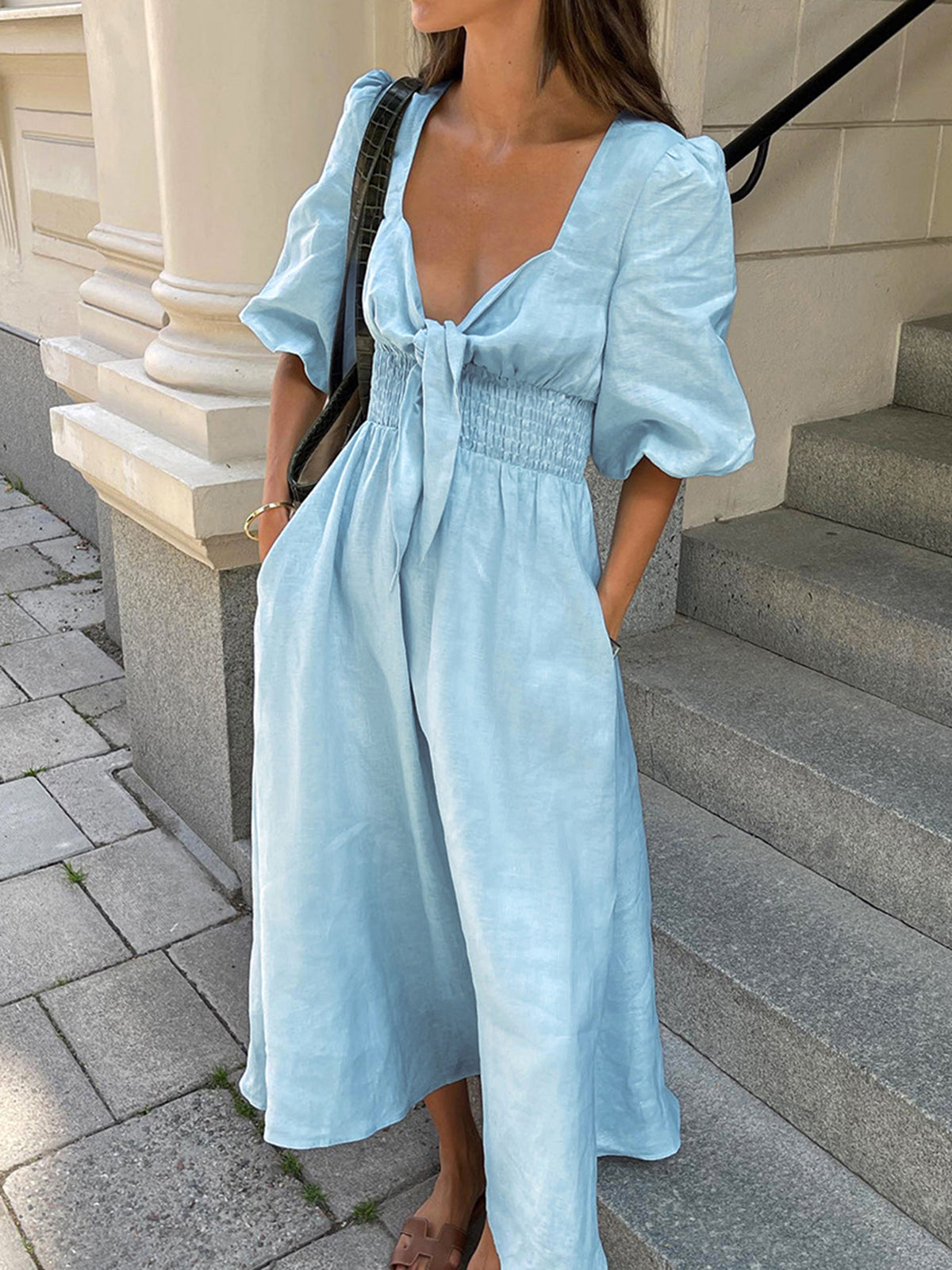Zomerse Midi Jurk Voor Dames – Van Linnen En Katoen, Elegante Strikdetails & Perfect Voor Fijne Zomerdagen En Avondjes Uit.