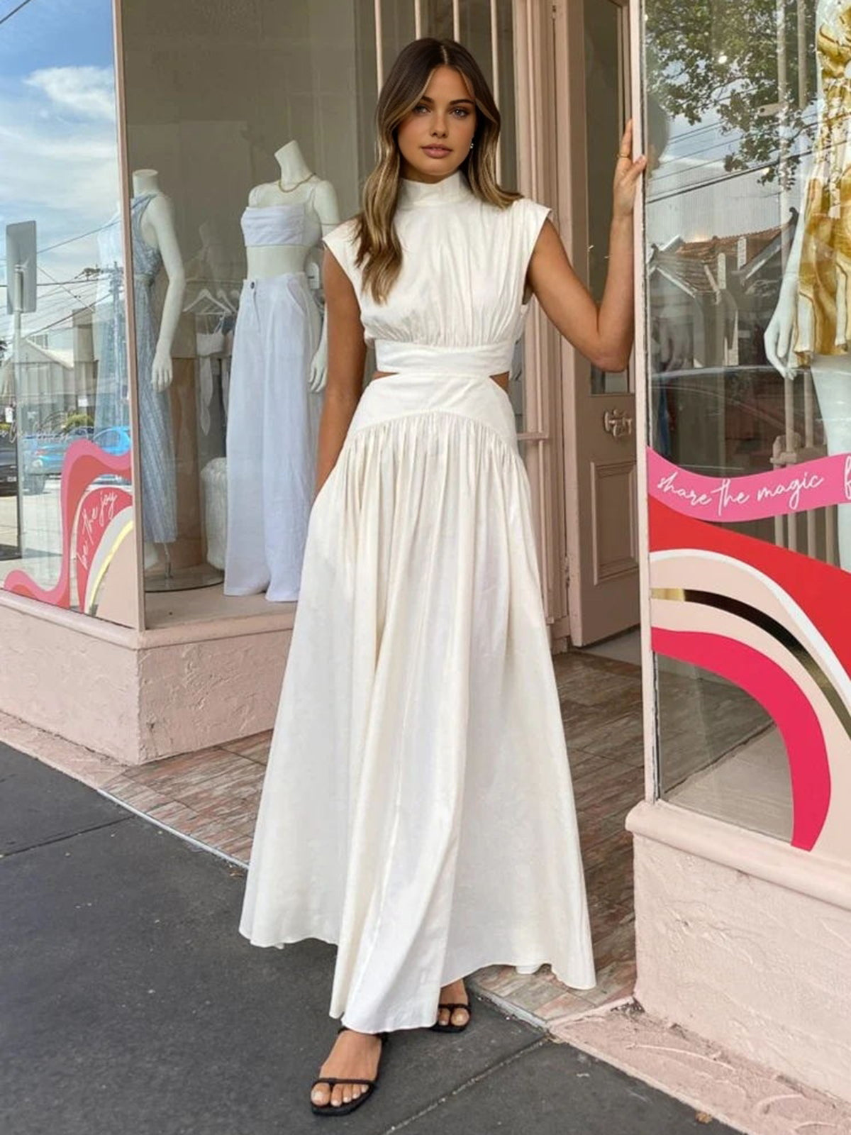 Elegante Mock Neck Cut Out Lange Jurk Voor Modebewuste Vrouwen – Gemaakt Van Luxe Stof, Verfijnde Snit & Ideaal Voor Feestelijke Gelegenheden.