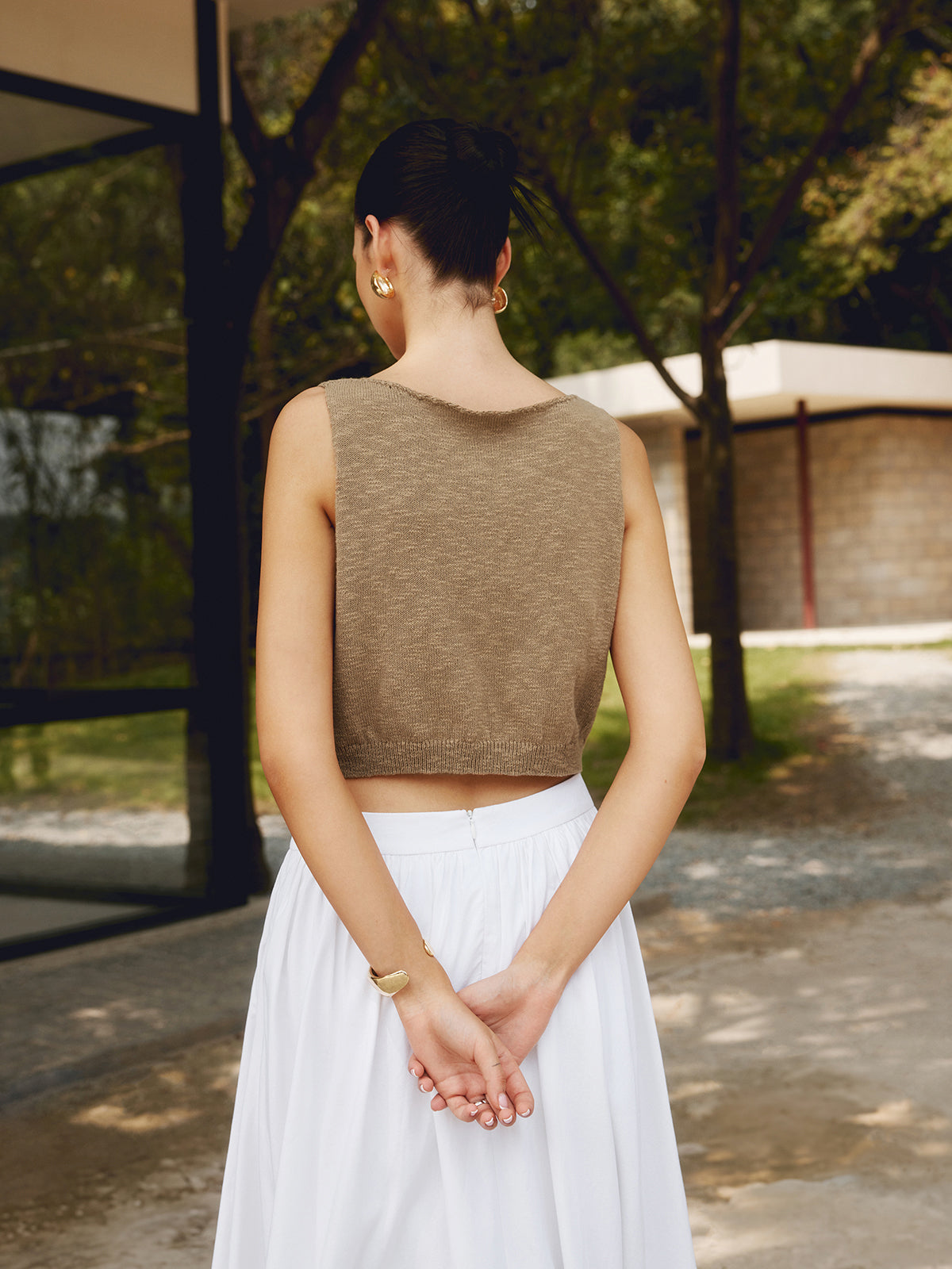 Stijlvolle Katoenen Mix Crop Tanktop Voor Modebewuste Vrouwen – Ademend Materiaal, Trendy Snit & Perfect Voor Zomerse Avonden.