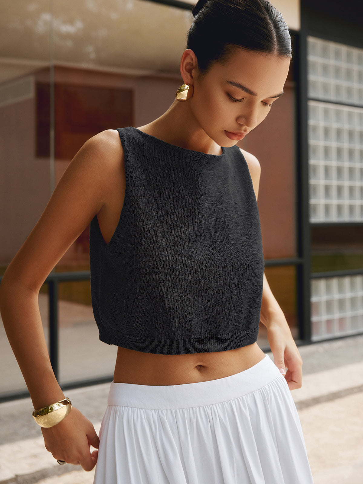 Stijlvolle Katoenen Mix Crop Tanktop Voor Modebewuste Vrouwen – Ademend Materiaal, Trendy Snit & Perfect Voor Zomerse Avonden.