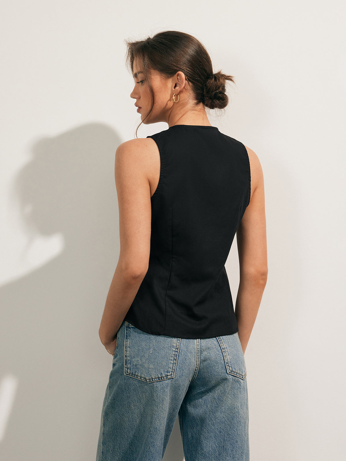 Linnenmix Knopen Top Voor Modebewuste Vrouwen – Luchtige Stoffen, Stijlvolle Accentknopen & Perfect Voor Zomerse Uitjes met Elegante Flair.