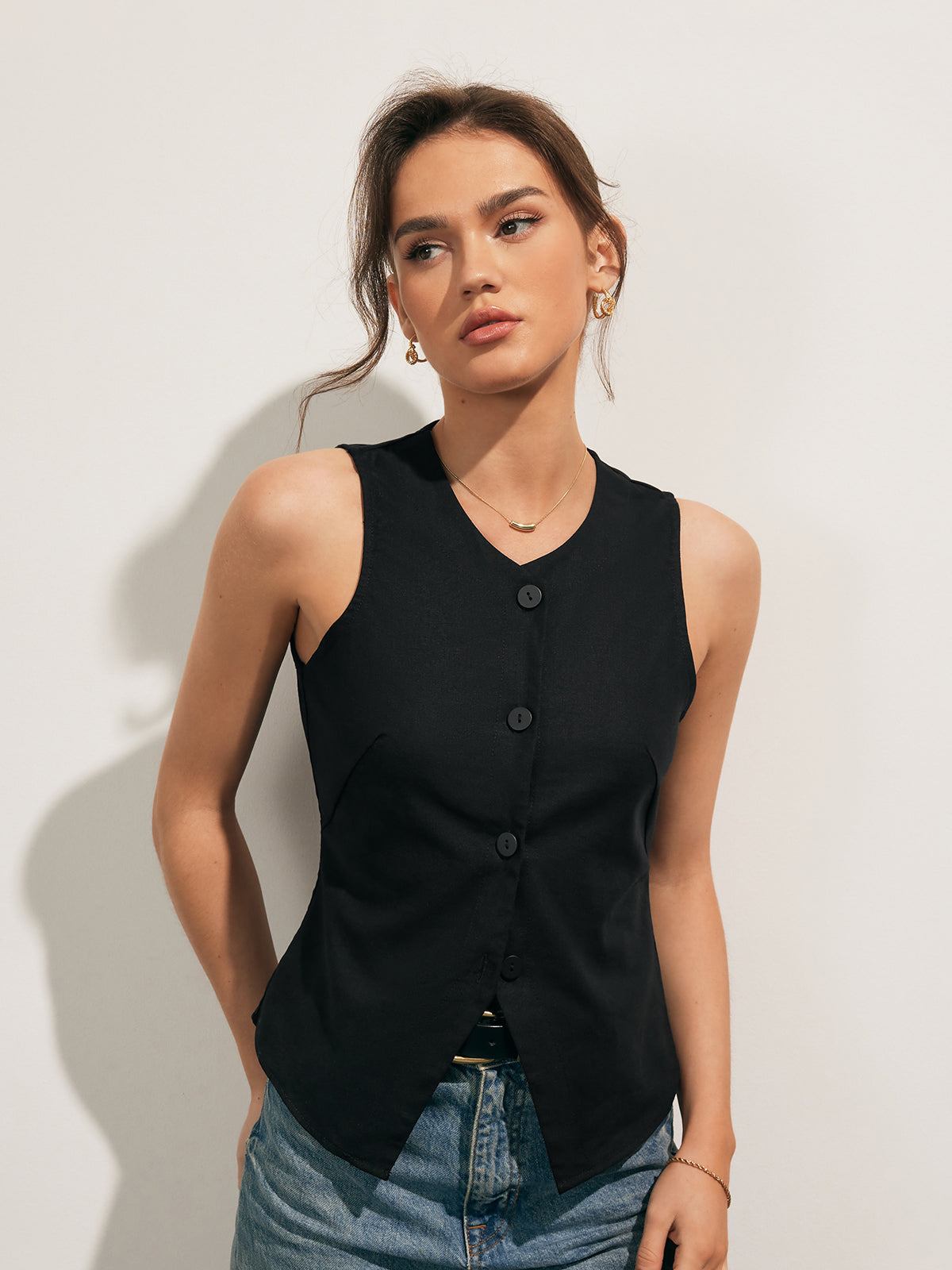 Linnenmix Knopen Top Voor Modebewuste Vrouwen – Luchtige Stoffen, Stijlvolle Accentknopen & Perfect Voor Zomerse Uitjes met Elegante Flair.