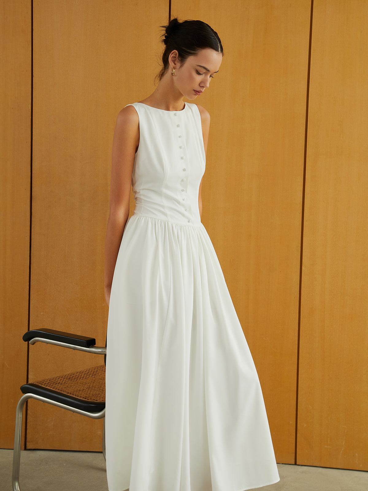 Elegante Mouwloze Lange Jurk Voor Modebewuste Vrouwen – Met Praktische Zakken, Eigentijdse Knopsluiting & Ideaal Voor Speciale Gelegenheden.