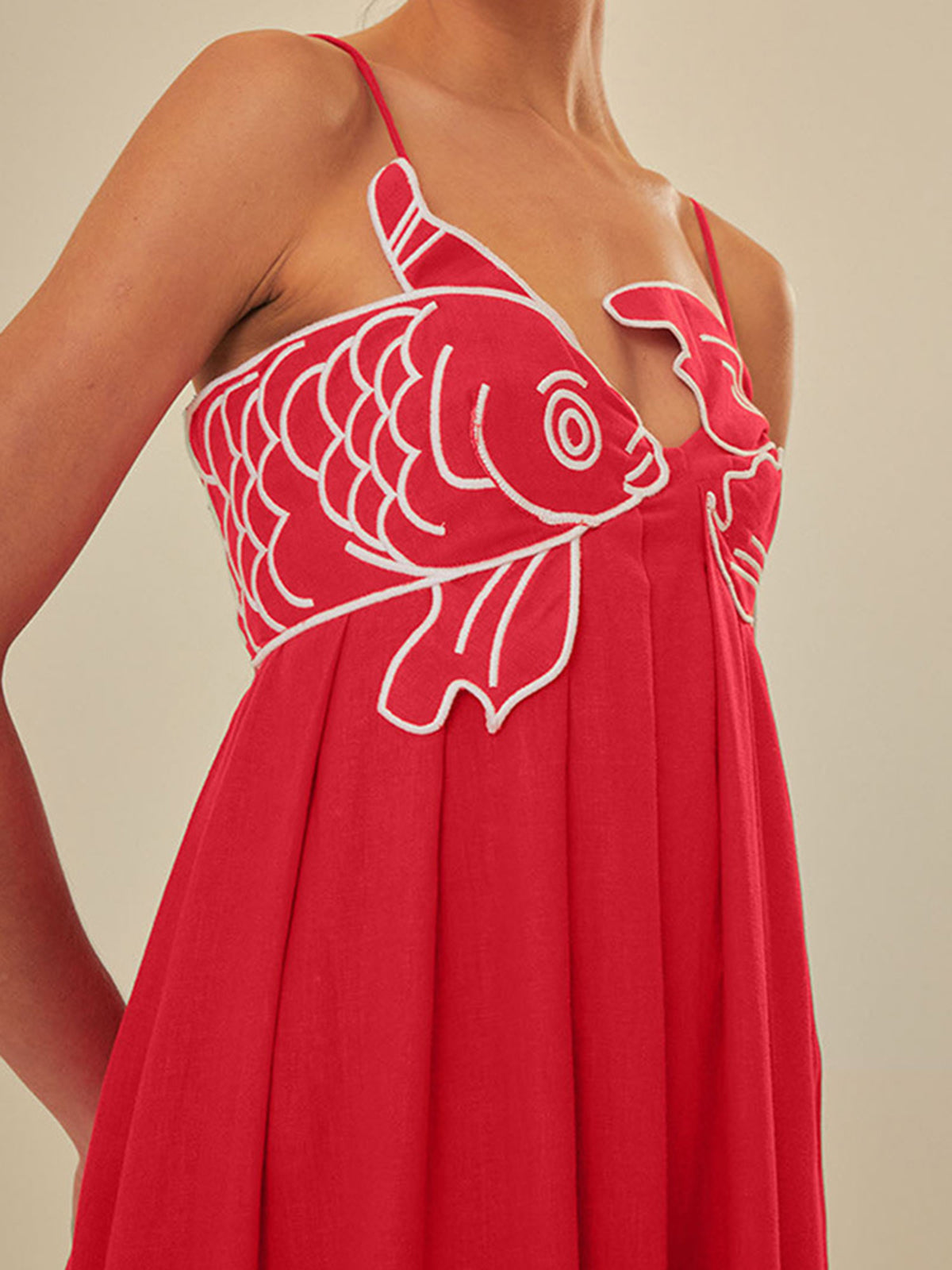 Elegante Semi-Doorzichtige Cami Jurk Voor De Modebewuste Vrouw – Geborduurd Detail, Lichtgewicht Materialen & Perfect Voor Zomerse Avonden.