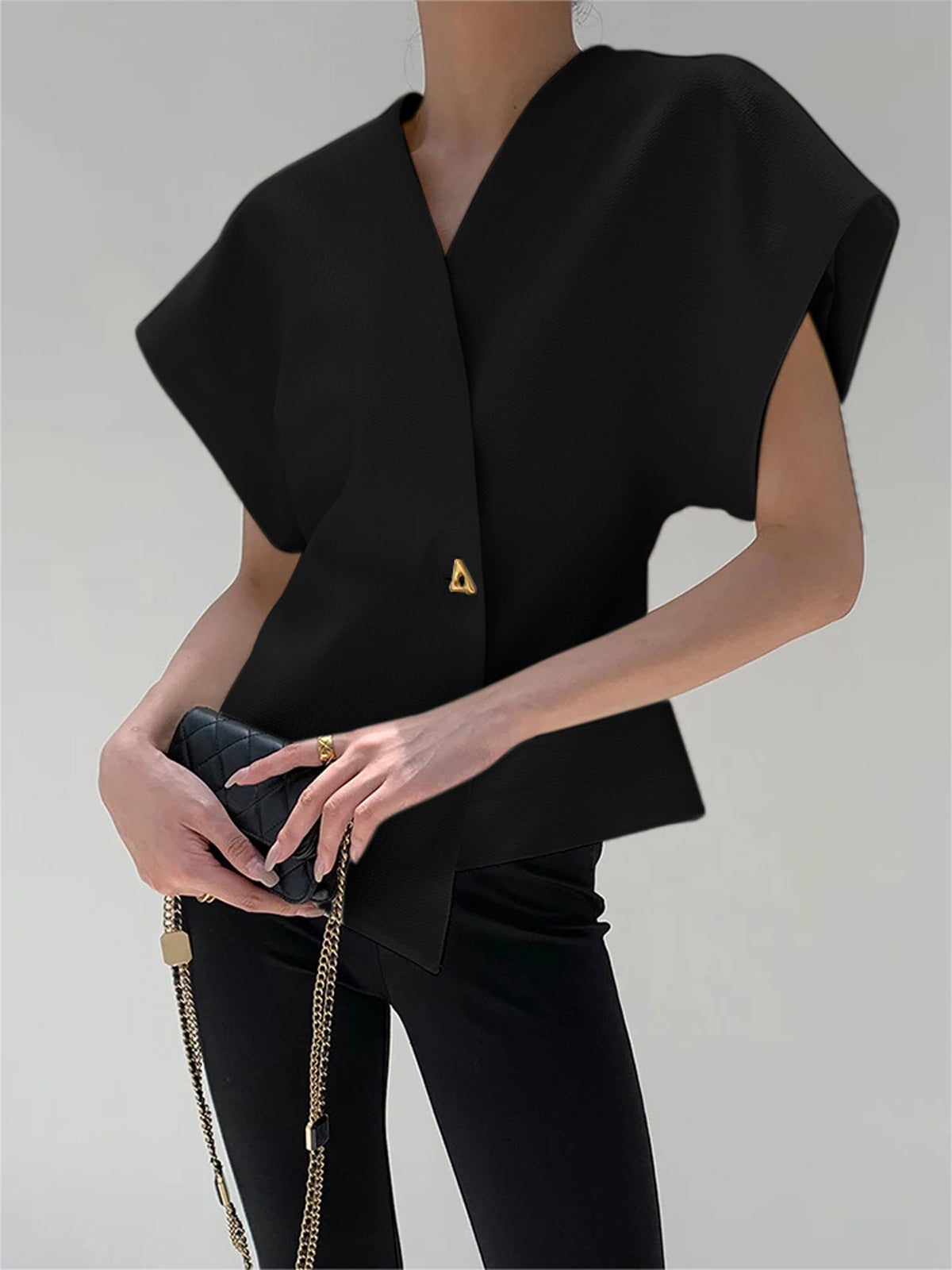 Stijlvolle V-Hals Blouse Voor Modebewuste Vrouwen – Elegante Knopen, Uitstekende Pasvorm & Perfect Voor Zowel Dagelijks Gebruik Als Speciale Gelegenheden.