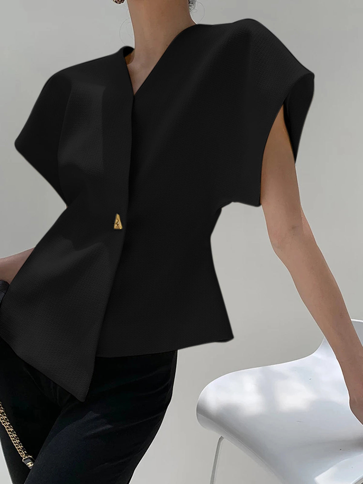 Stijlvolle V-Hals Blouse Voor Modebewuste Vrouwen – Elegante Knopen, Uitstekende Pasvorm & Perfect Voor Zowel Dagelijks Gebruik Als Speciale Gelegenheden.