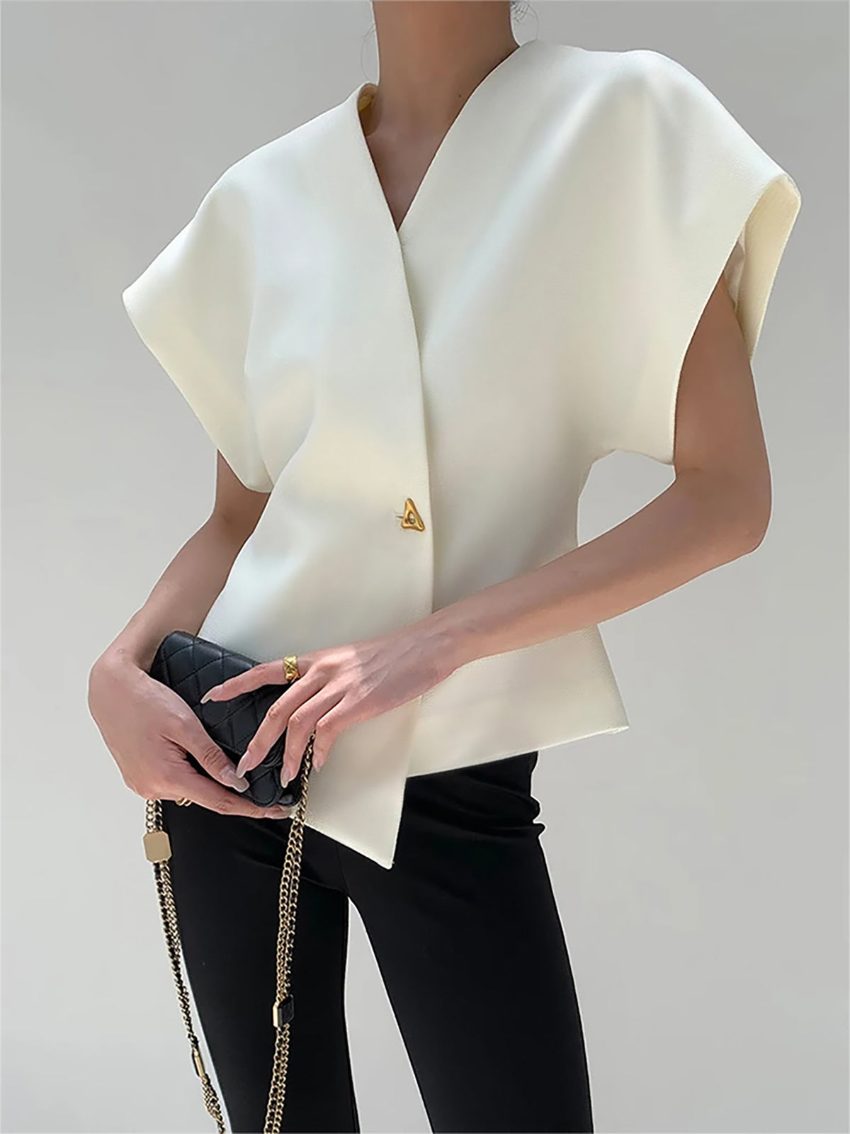 Stijlvolle V-Hals Blouse Voor Modebewuste Vrouwen – Elegante Knopen, Uitstekende Pasvorm & Perfect Voor Zowel Dagelijks Gebruik Als Speciale Gelegenheden.