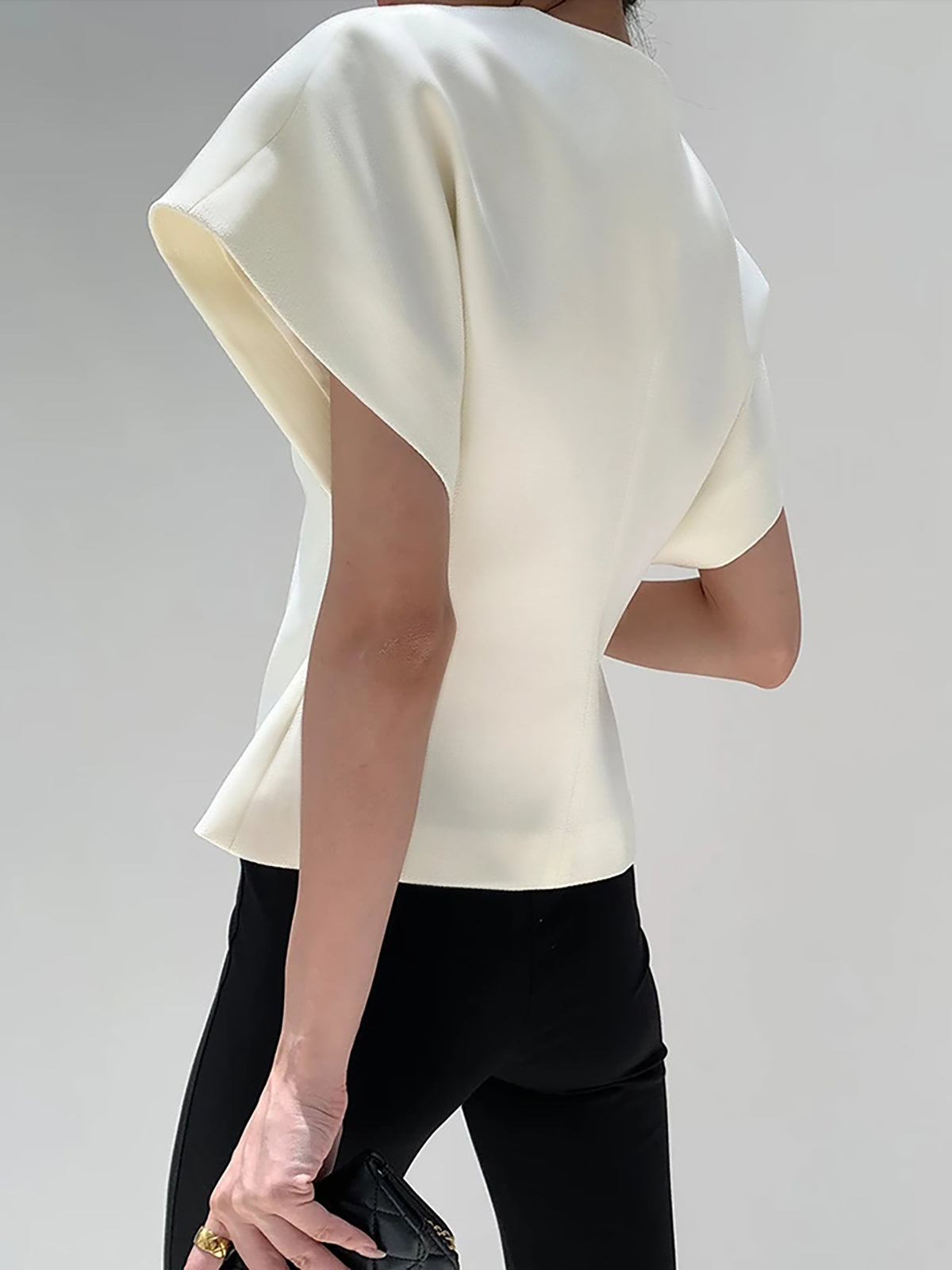 Stijlvolle V-Hals Blouse Voor Modebewuste Vrouwen – Elegante Knopen, Uitstekende Pasvorm & Perfect Voor Zowel Dagelijks Gebruik Als Speciale Gelegenheden.