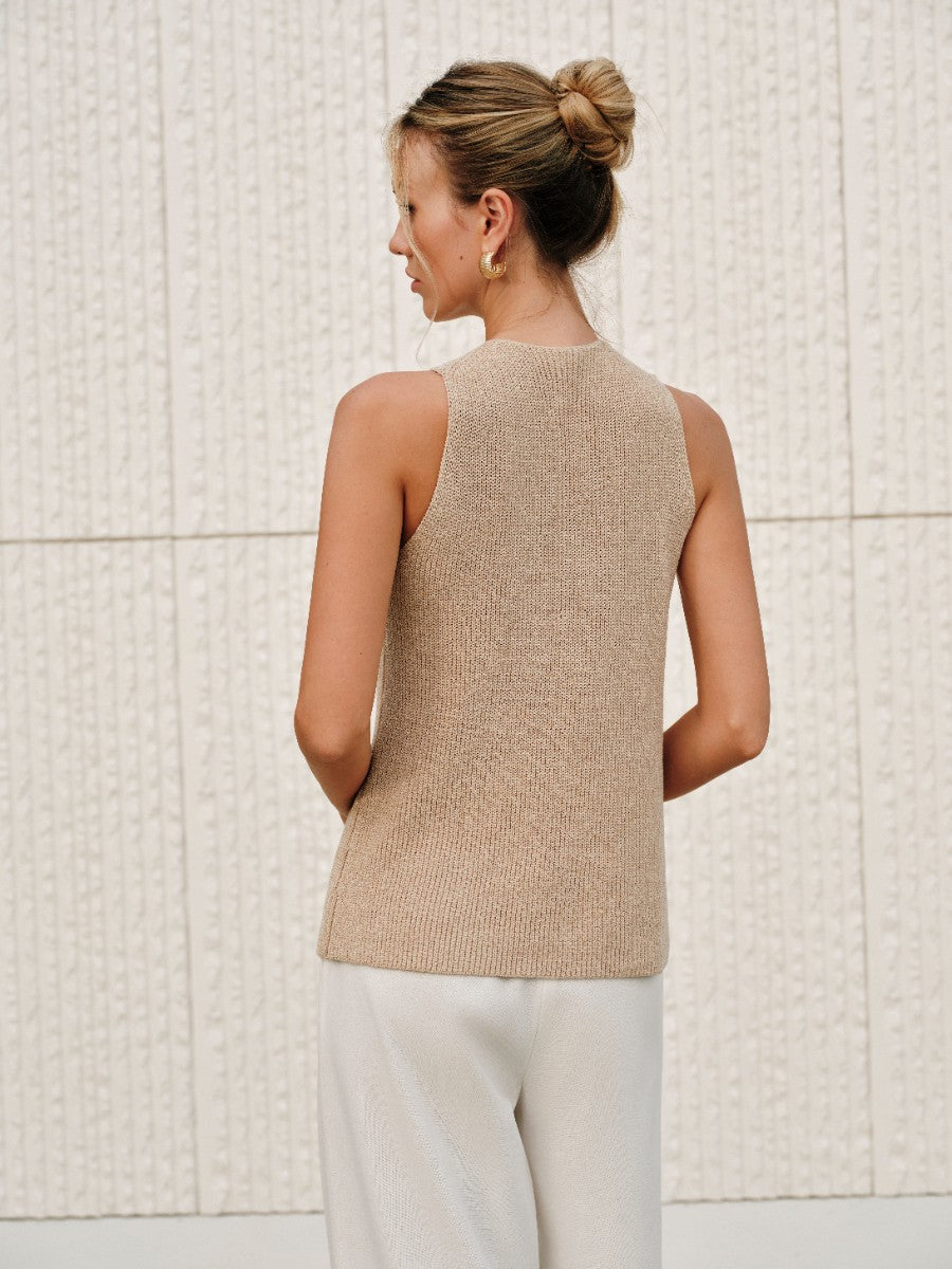 Halter Cross-Over Tanktop Voor Modebewuste Vrouwen – Vormgevende Snit, Ademende Stof & Perfect Voor Zomeruitjes Of Avondavonden.