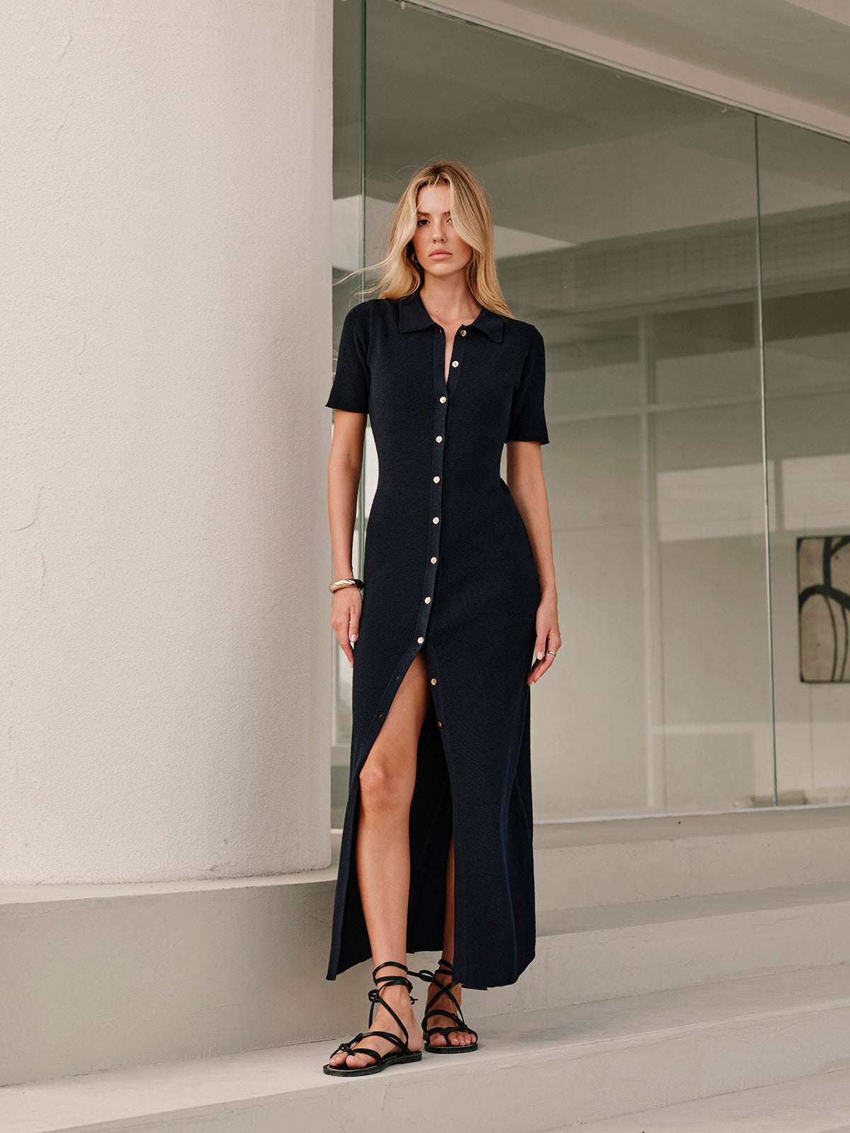 Elegante Midi Jurk Voor Vrouwen – Prachtige Metaal Knopdetails, Tijdloze Kraag & Perfect Voor Feestelijke Gelegenheden Met Een Verfijnde Stijl.