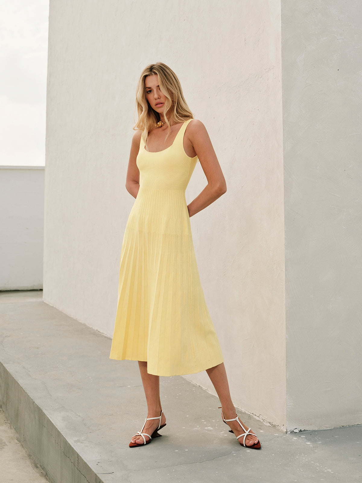 Elegante Geribbelde Jurk Voor Dames – Comfortabele Brei, Stijlvolle Vierkante Hals & Perfect Voor Zowel Dagelijkse Draag Als Avonduitjes.