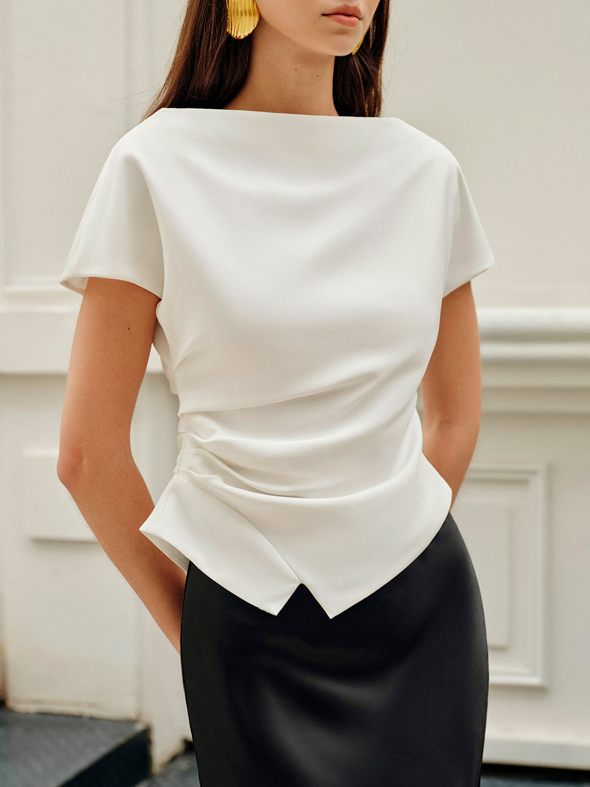 Asymmetrisch Gelaagd T-Shirt Voor Vrouwen – Elastische Stof, Modieus Design & Ideaal Voor Casual Uitjes Of Een Avondje Uit.