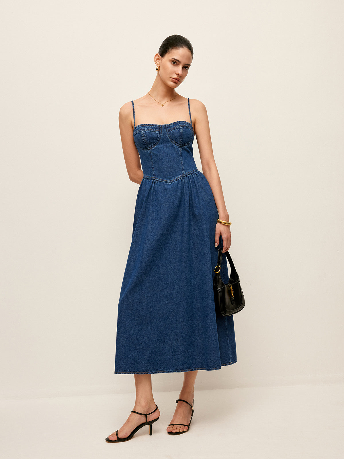 Denim Jurk Met Sweetheart Kraag Voor Vrouwen – Elegante Snit, Tijdloos Blauw & Perfect Voor Casual Uitjes Of Speciale Gelegenheden.