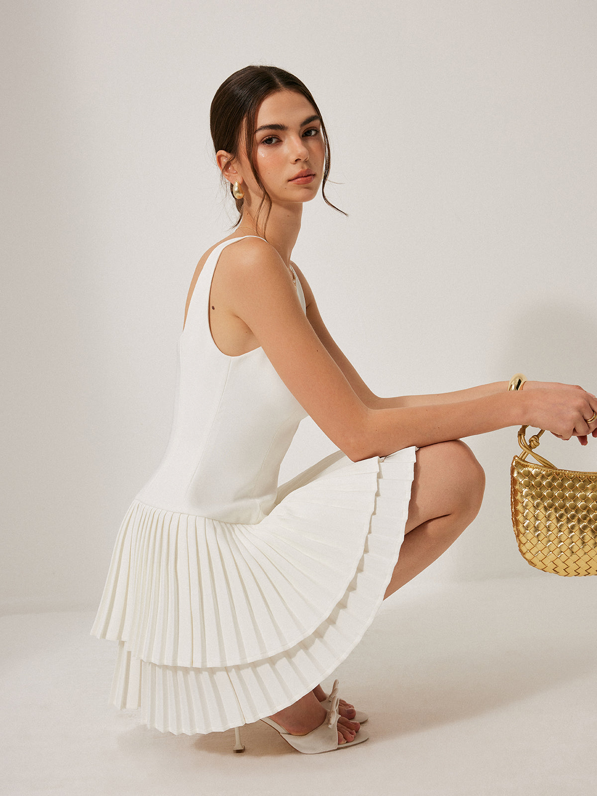 Elegante Plissé Jurk Voor Vrouwen – Vierkante Halslijn, Vloeiende Bewegingsstof & Perfect Voor Feestelijke Gelegenheden.
