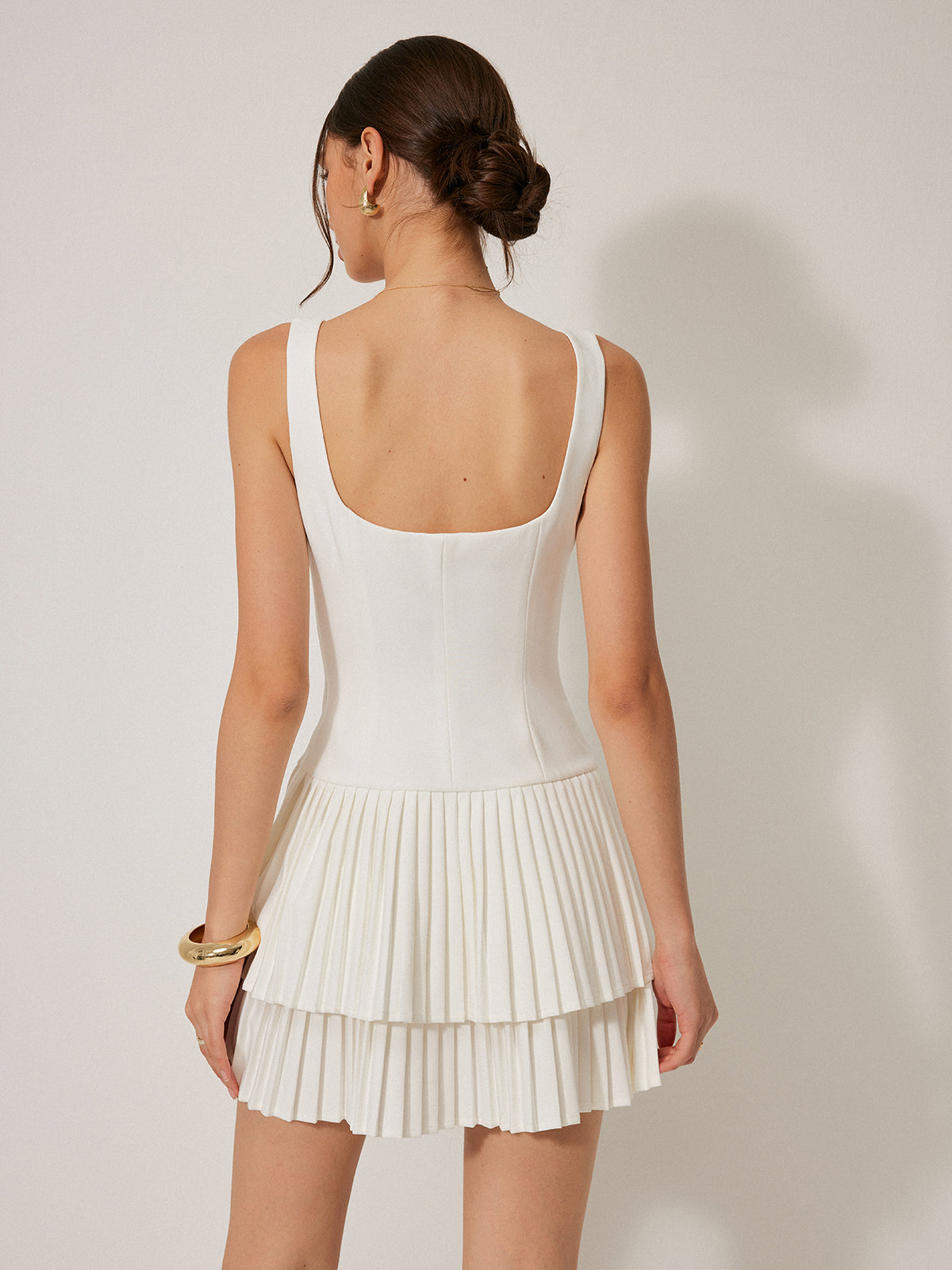 Elegante Plissé Jurk Voor Vrouwen – Vierkante Halslijn, Vloeiende Bewegingsstof & Perfect Voor Feestelijke Gelegenheden.