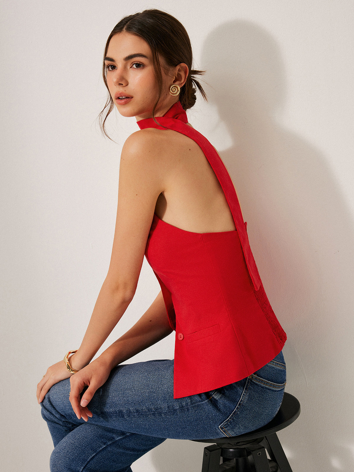 Stijlvolle Haltertop Van Katoen En Linnen Voor Modebewuste Vrouwen – Decoratieve Zakjes, Ademend Materiaal & Comfortabel Voor Zomerse Avonden.