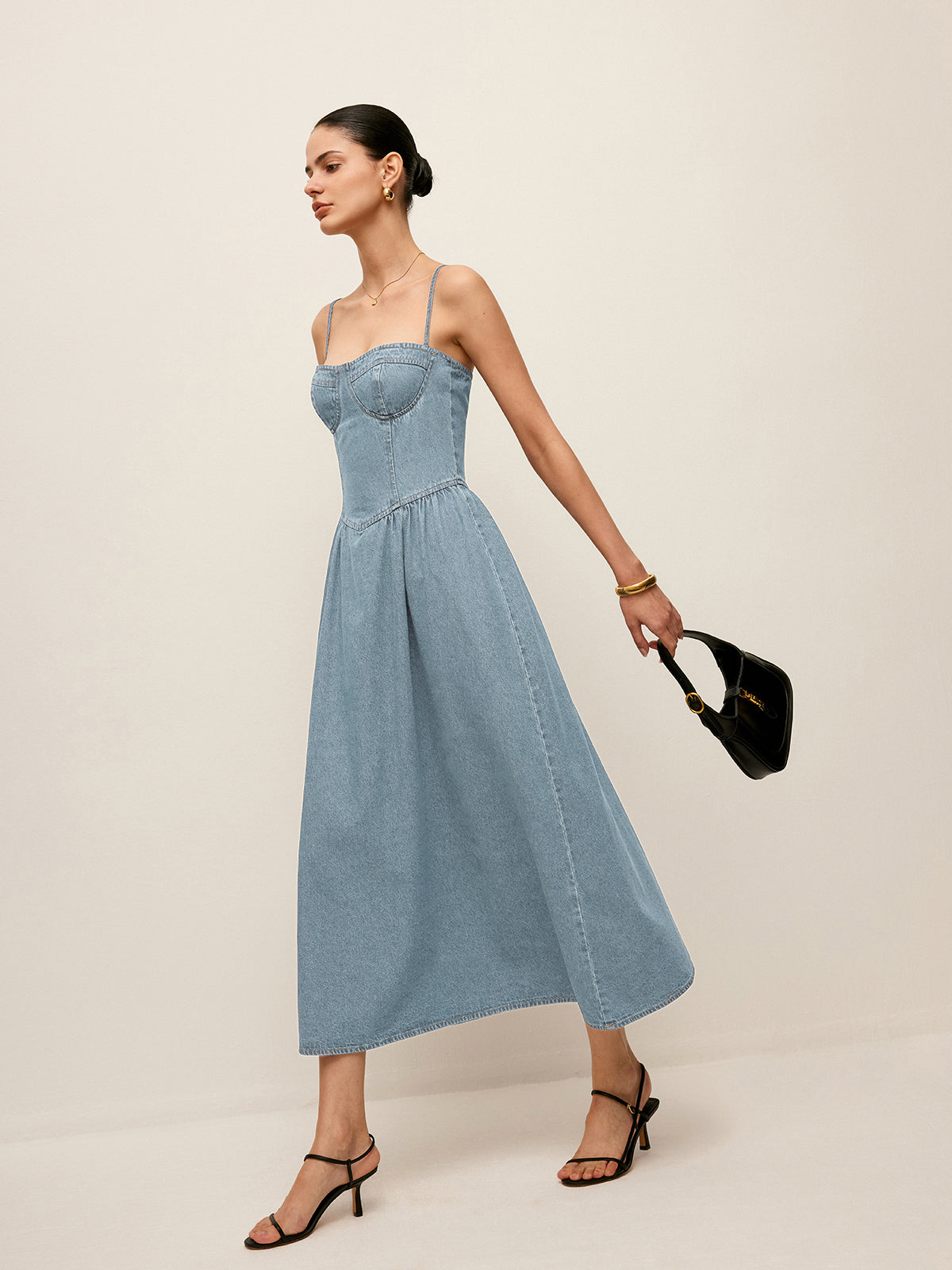 Denim Jurk Met Sweetheart Kraag Voor Vrouwen – Elegante Snit, Tijdloos Blauw & Perfect Voor Casual Uitjes Of Speciale Gelegenheden.