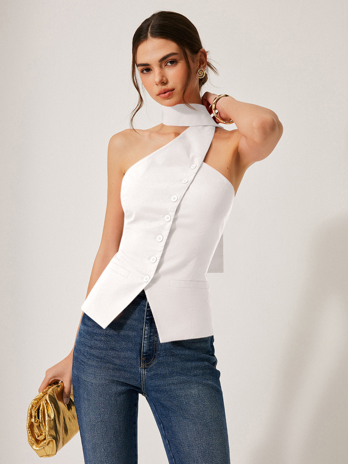 Stijlvolle Haltertop Van Katoen En Linnen Voor Modebewuste Vrouwen – Decoratieve Zakjes, Ademend Materiaal & Comfortabel Voor Zomerse Avonden.