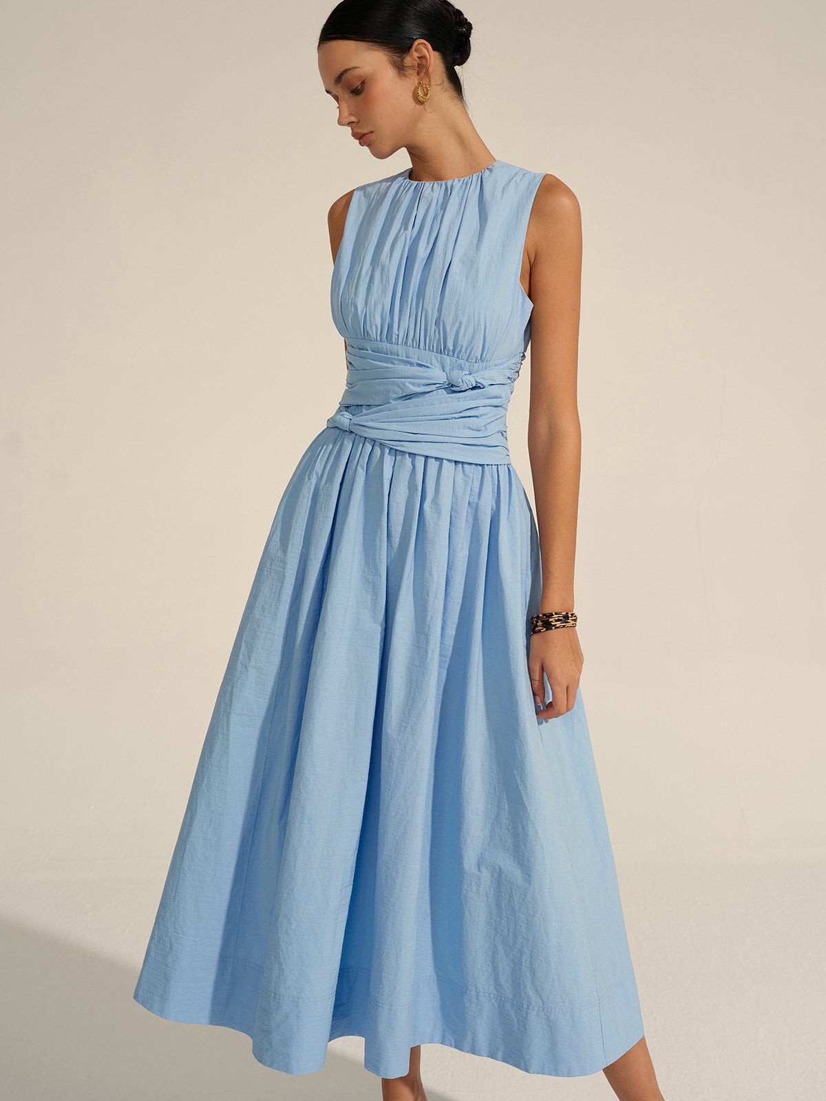 Elegante Gerimpelde Taille Maxi Jurk Voor Modebewuste Vrouwen – Ademend Katoen, Tijdloze Zwart & Perfect Voor Zomerse Feestjes Of Dagelijkse Uitjes.