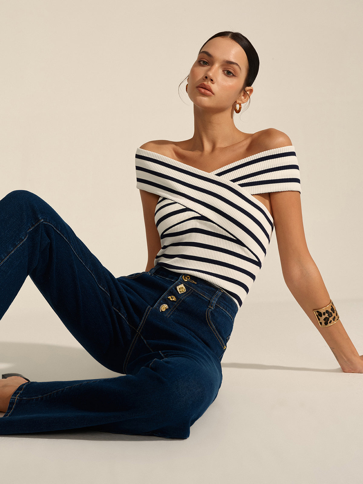 Gestreepte Korte Off-Shoulder Trui Voor Modebewuste Vrouwen – Zachte Katoenmix, Doordacht Ontwerp & Perfect Voor Casual Uitjes Of Avondactiviteiten.