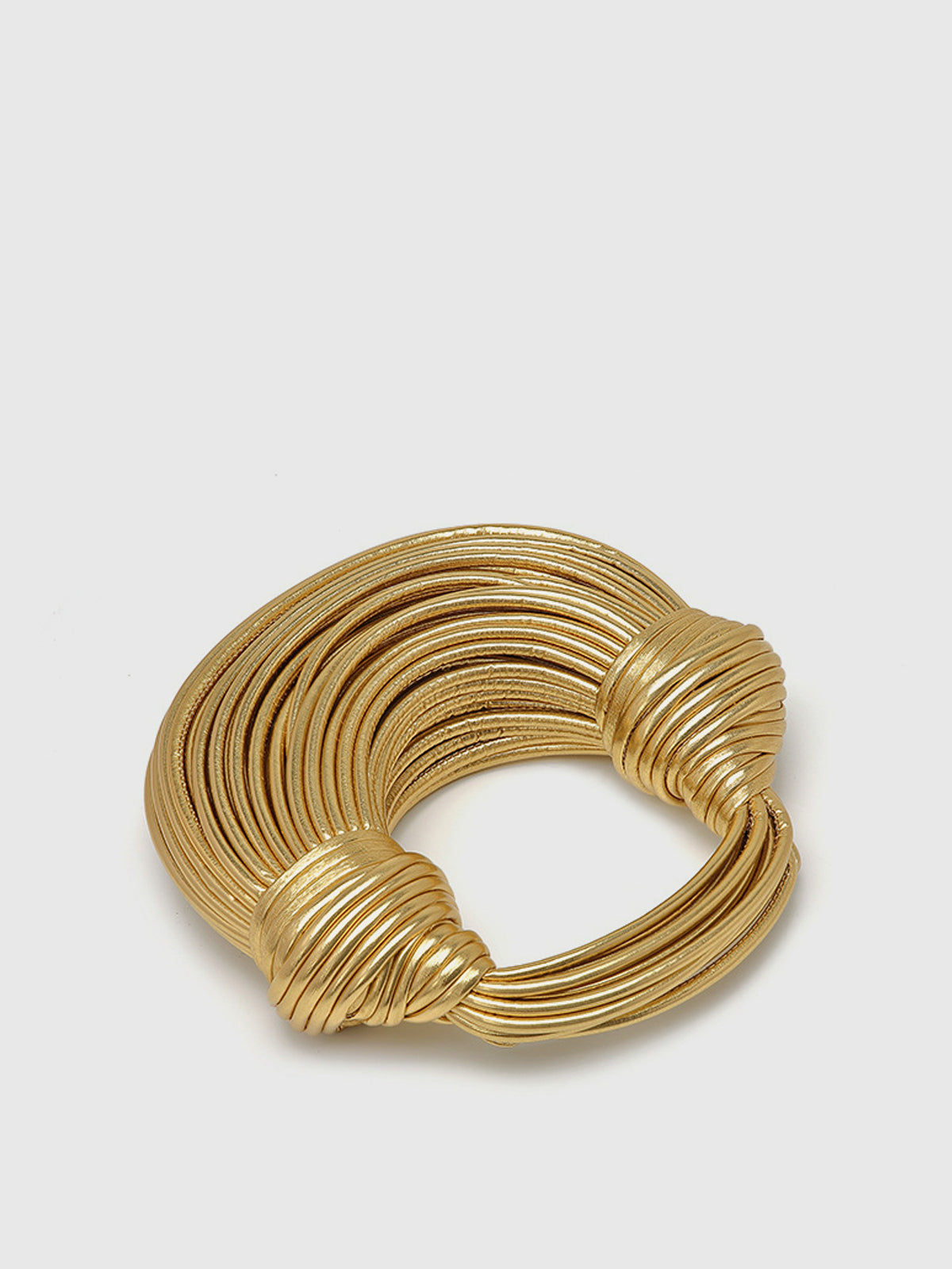 Gouden Gedraaide Hoepel Tas Voor Modebewuste Vrouwen – Elegant Design, Duurzaam Materiaal & Perfect Voor Elke Gelegenheid.