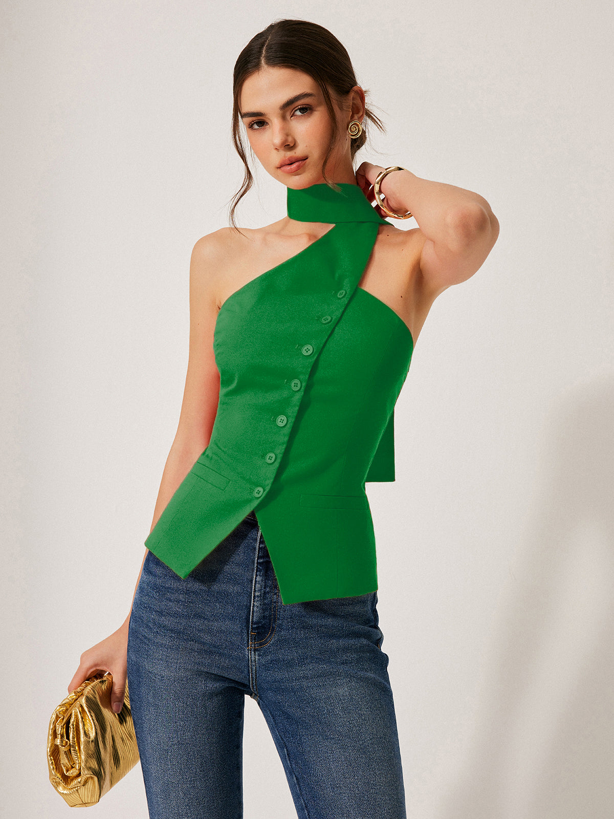 Stijlvolle Haltertop Van Katoen En Linnen Voor Modebewuste Vrouwen – Decoratieve Zakjes, Ademend Materiaal & Comfortabel Voor Zomerse Avonden.