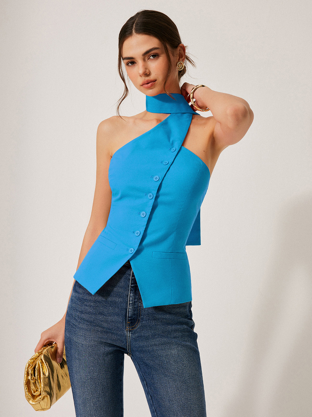 Stijlvolle Haltertop Van Katoen En Linnen Voor Modebewuste Vrouwen – Decoratieve Zakjes, Ademend Materiaal & Comfortabel Voor Zomerse Avonden.
