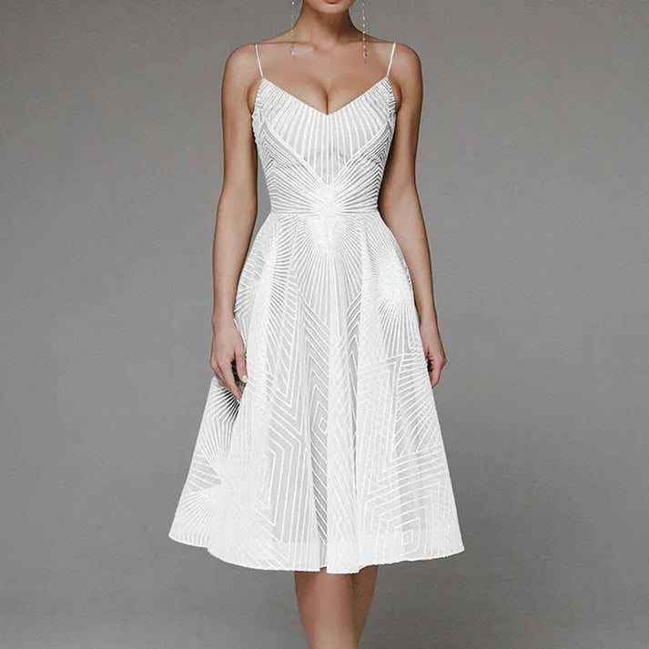 Chique Feestjurk Met Grafische Glansdetails – Elegante Midi Jurk Met Verfijnde Afwerking