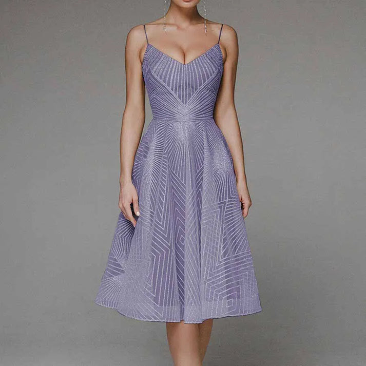 Chique Feestjurk Met Grafische Glansdetails – Elegante Midi Jurk Met Verfijnde Afwerking