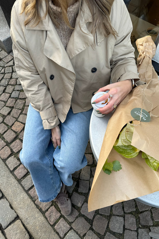 Korte Trenchcoat Voor Dames Met Dubbele Knopen En Ceintuur – Stijlvolle Jas Voor Lente En Herfst
