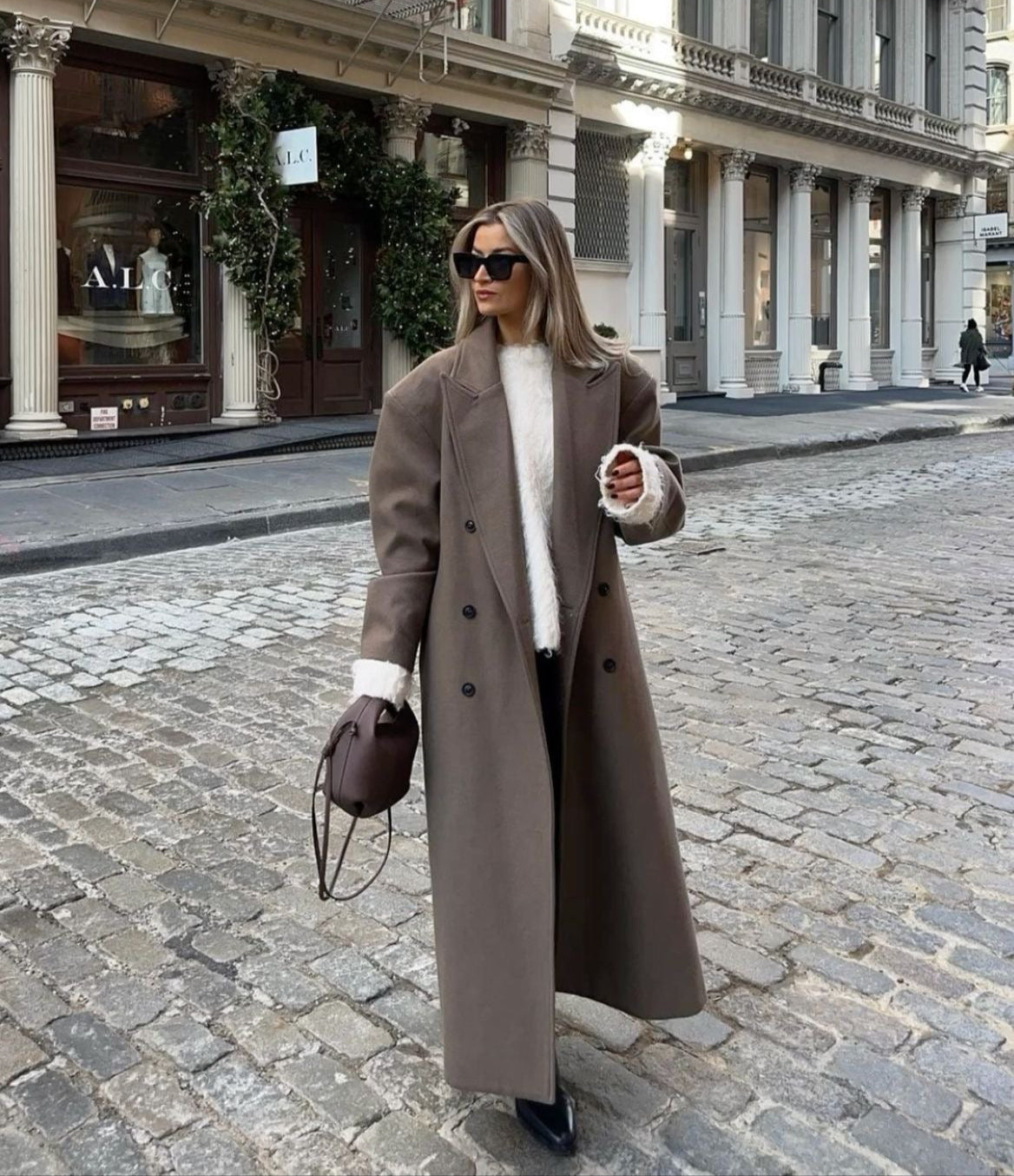 Oversized Damesjas Met Reverskraag – Lange Pasvorm, Dubbele Rij Knopen & Herfstlook