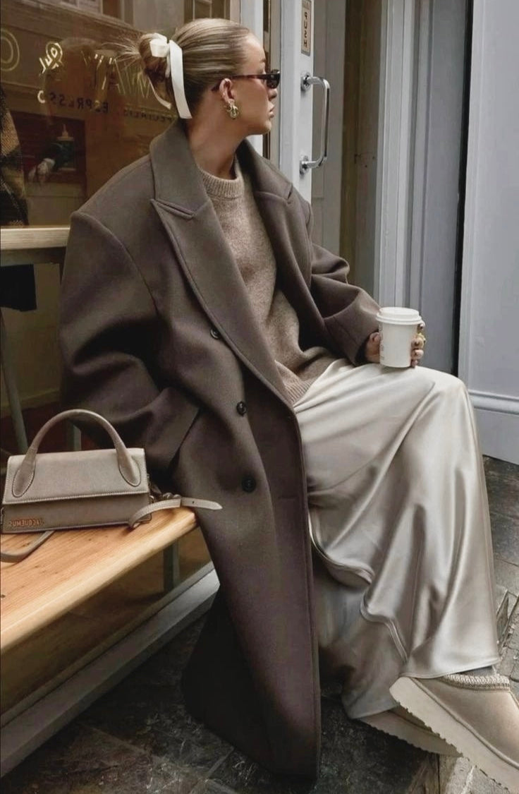 Oversized Damesjas Met Reverskraag – Lange Pasvorm, Dubbele Rij Knopen & Herfstlook