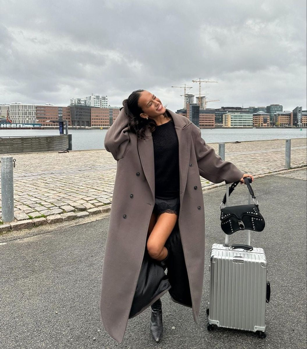 Oversized Damesjas Met Reverskraag – Lange Pasvorm, Dubbele Rij Knopen & Herfstlook